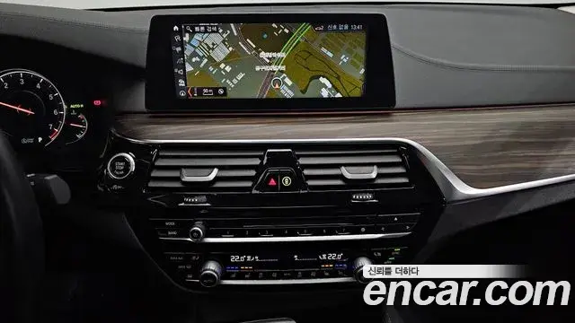 BMW 5 Series 2018 — Photo 19/20