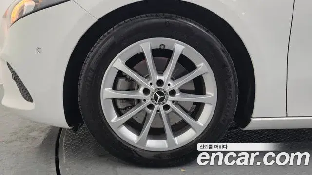 Mercedes-Benz A-Class 2020 — ფოტო 2/20