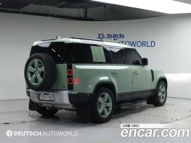 Land Rover Defender 2023 — ფოტო 7/20