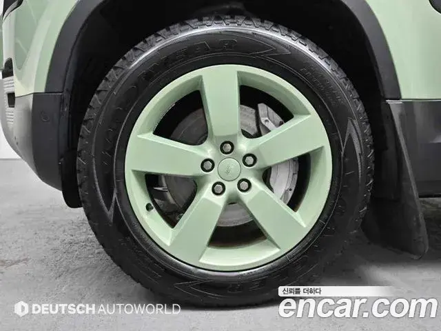 Land Rover Defender 2023 — ფოტო 18/20