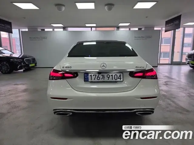 Mercedes-Benz E-Class 2020 — Photo 12/17