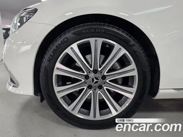 Mercedes-Benz E-Class 2020 — Photo 13/17