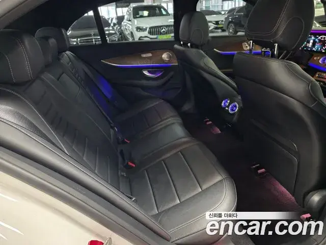 Mercedes-Benz E-Class 2020 — Photo 7/17