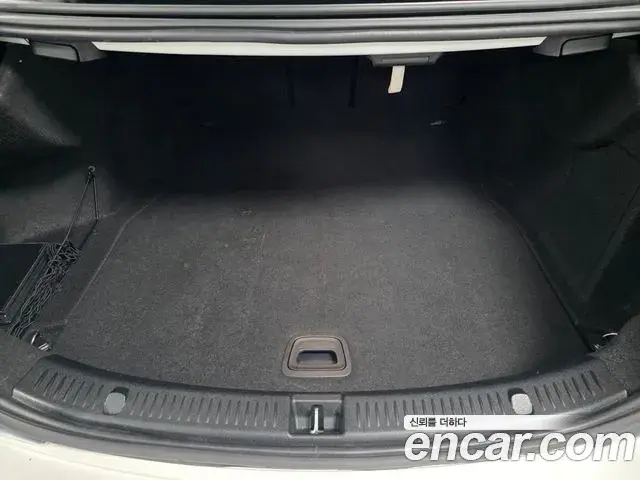 Mercedes-Benz E-Class 2020 — Photo 11/17