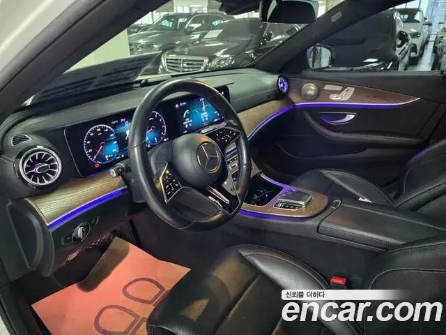 Mercedes-Benz E-Class 2020 — Photo 1/17