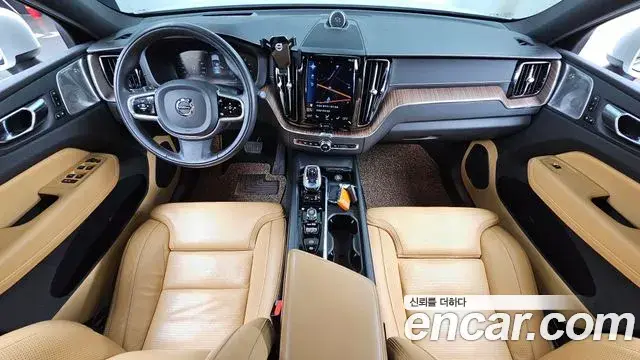 Volvo XC60 2021 — Фото 7/20