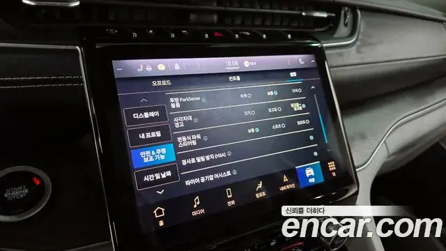 Jeep Grand Cherokee 2021 — Photo 8/20