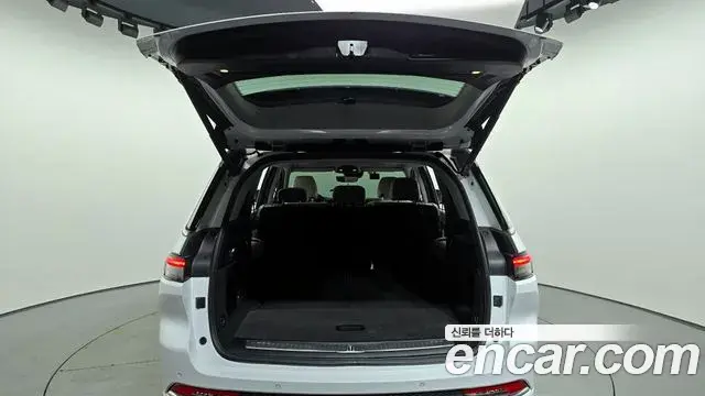 Jeep Grand Cherokee 2021 — Photo 15/20