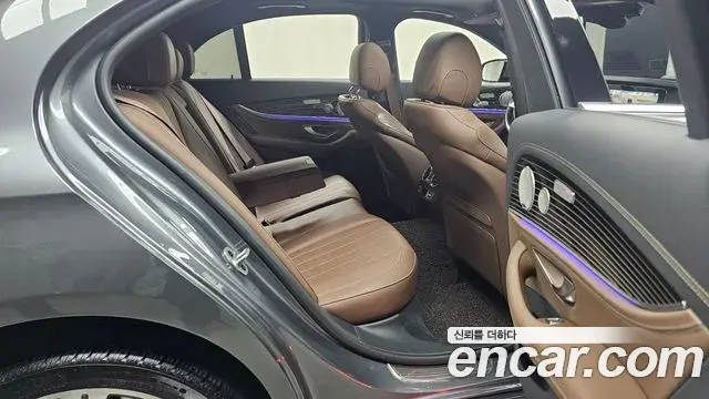 Mercedes-Benz E-Class 2021 — Фото 12/20