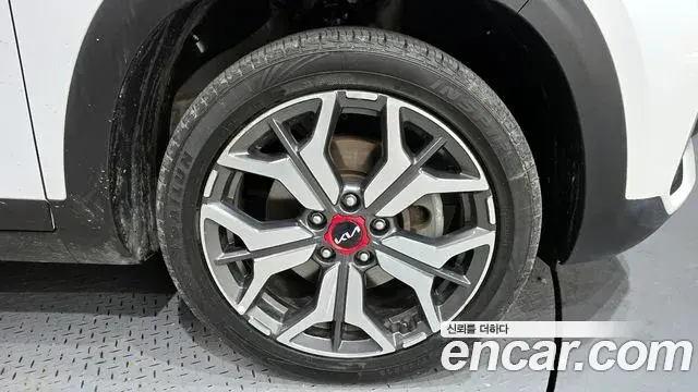 Kia Seltos 2022 — Şəkil 19/20