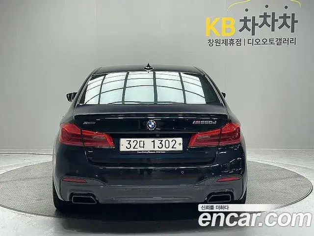 BMW 5 Series 2019 — ფოტო 4/20
