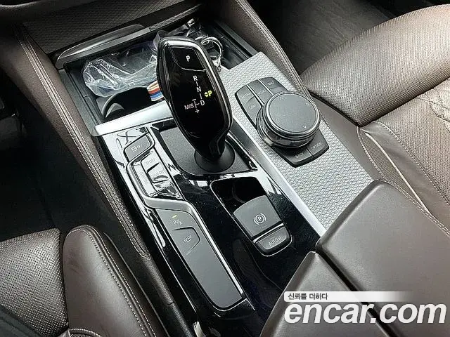 BMW 5 Series 2019 — ფოტო 16/20