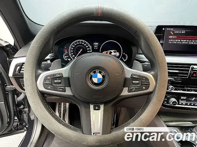 BMW 5 Series 2019 — ფოტო 12/20
