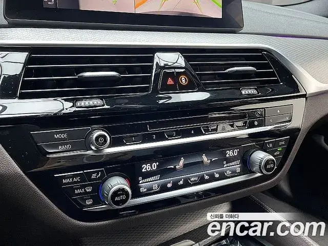 BMW 5 Series 2019 — ფოტო 15/20