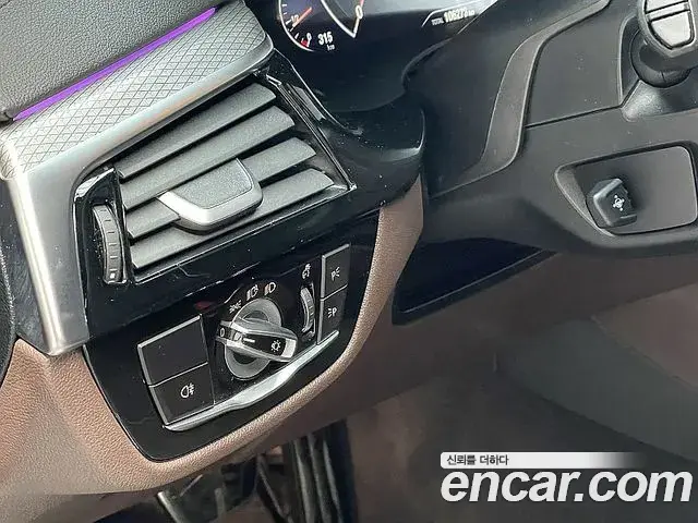 BMW 5 Series 2019 — ფოტო 20/20