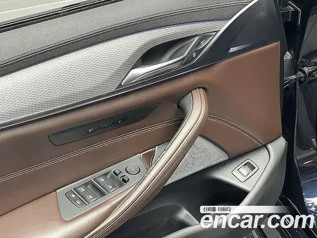 BMW 5 Series 2019 — ფოტო 14/20