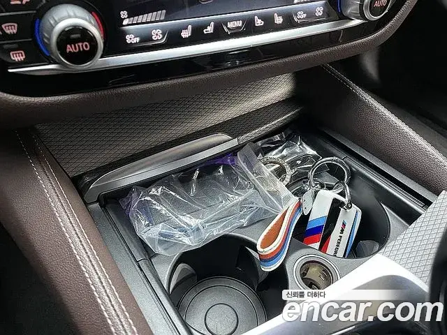 BMW 5 Series 2019 — ფოტო 19/20
