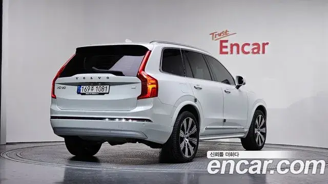Volvo XC90 2022 — Фото 2/20