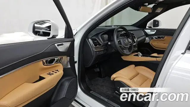 Volvo XC90 2022 — Фото 10/20