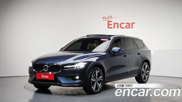 Volvo V60 Cross Country 2021 — ფოტო 1/21