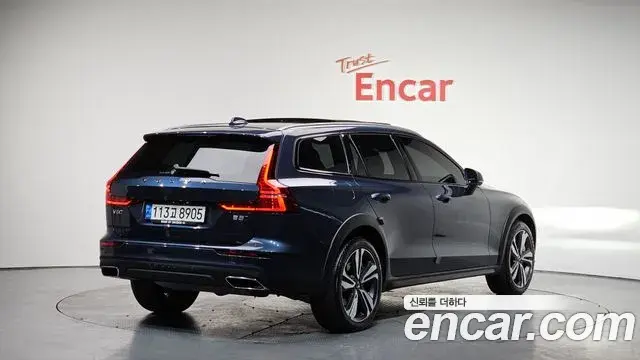 Volvo V60 Cross Country 2021 — ფოტო 12/21