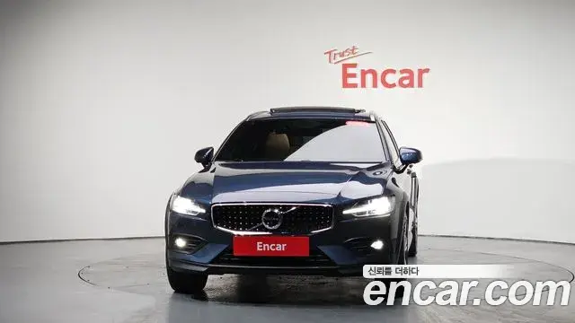 Volvo V60 Cross Country 2021 — ფოტო 11/21