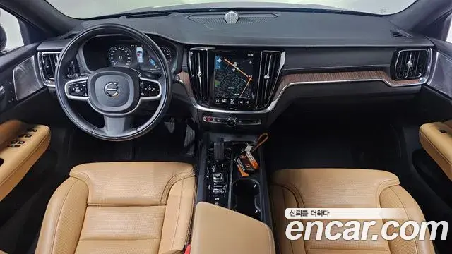 Volvo V60 Cross Country 2021 — ფოტო 14/21