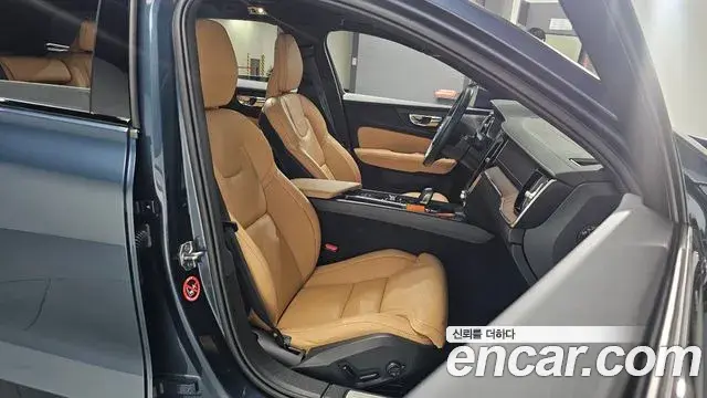 Volvo V60 Cross Country 2021 — ფოტო 13/21