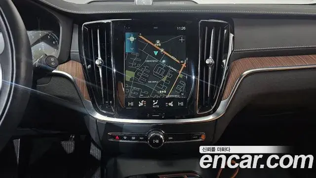 Volvo V60 Cross Country 2021 — ფოტო 7/21