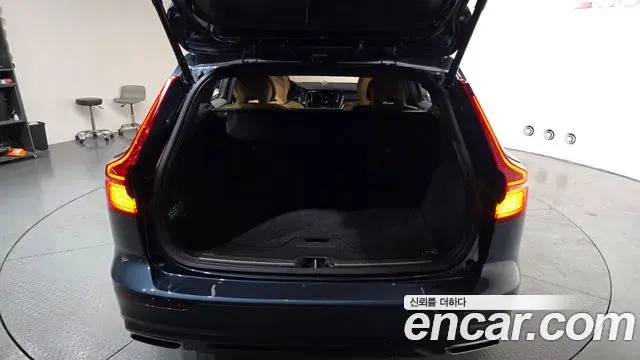 Volvo V60 Cross Country 2021 — ფოტო 20/21