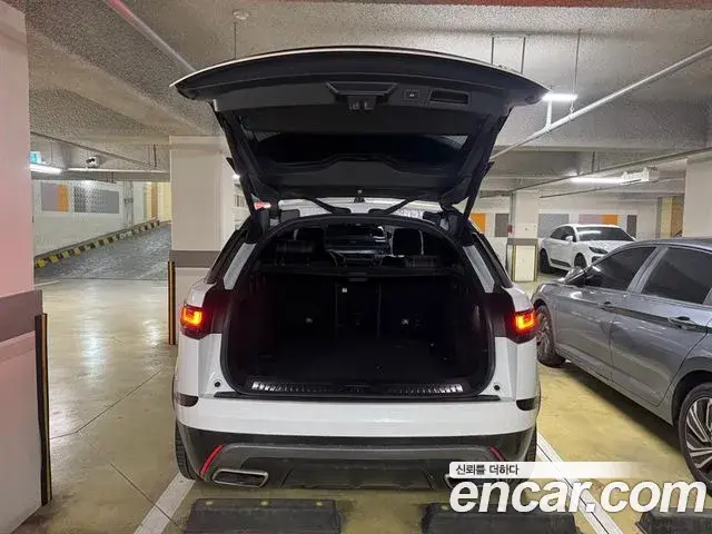 Land Rover Range Rover Velar 2018 — Photo 8/20
