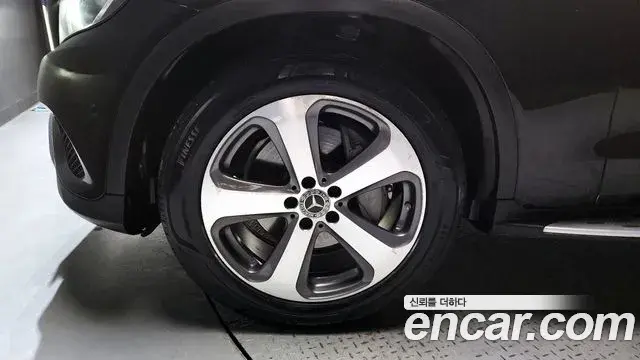 Mercedes-Benz GLC-Class 2019 — Şəkil 9/20