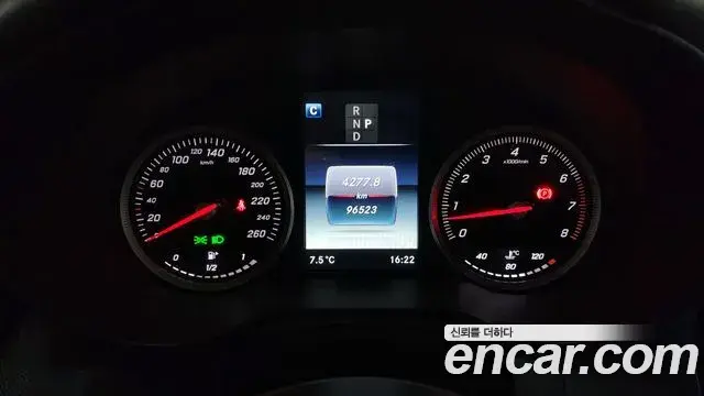 Mercedes-Benz GLC-Class 2019 — Şəkil 19/20