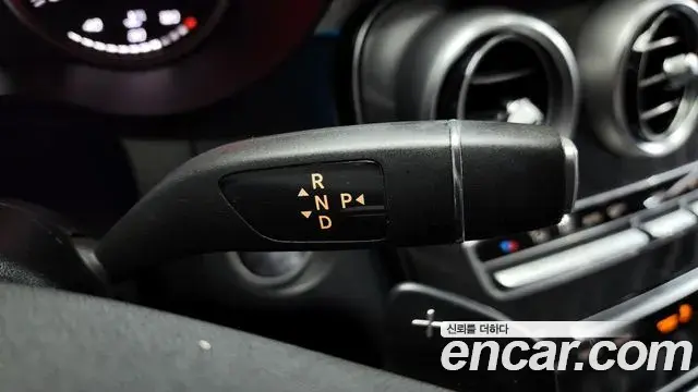 Mercedes-Benz GLC-Class 2019 — Şəkil 8/20