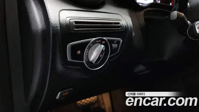 Mercedes-Benz GLC-Class 2019 — Şəkil 13/20