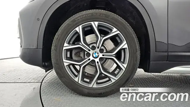 BMW X1 2021 — ფოტო 12/20