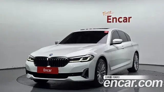 BMW 5 Series 2023 — ფოტო 18/20