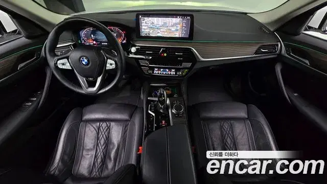 BMW 5 Series 2023 — ფოტო 14/20