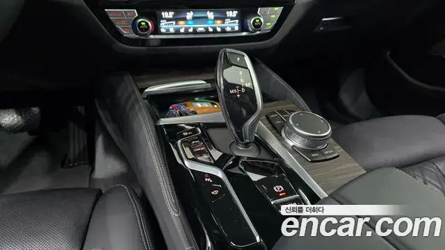 BMW 5 Series 2023 — ფოტო 17/20