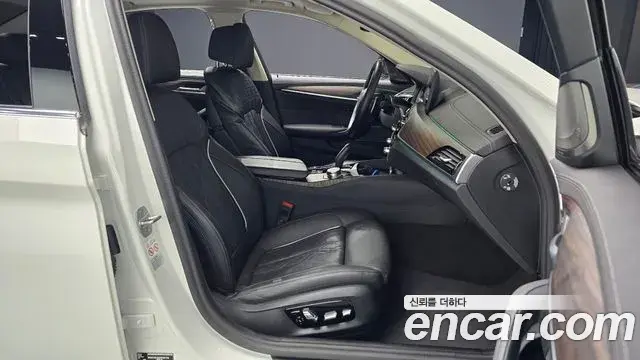 BMW 5 Series 2023 — ფოტო 15/20