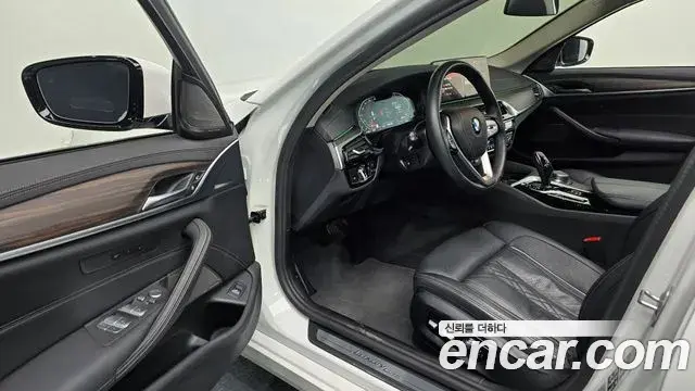 BMW 5 Series 2023 — ფოტო 9/20