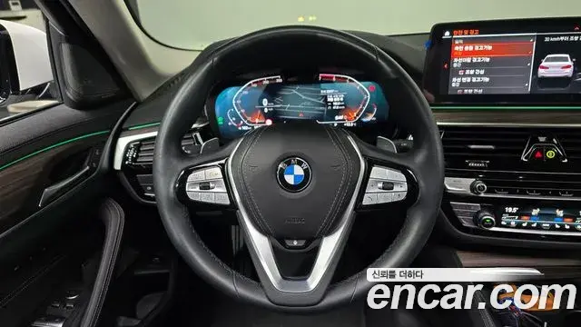 BMW 5 Series 2023 — ფოტო 19/20