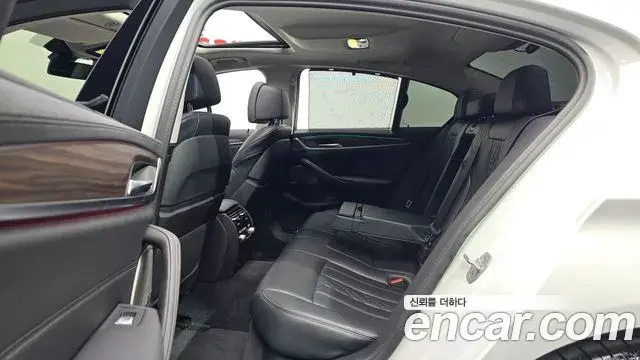 BMW 5 Series 2023 — ფოტო 8/20