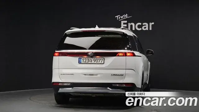 Kia Carnival 2021 — Фото 4/20