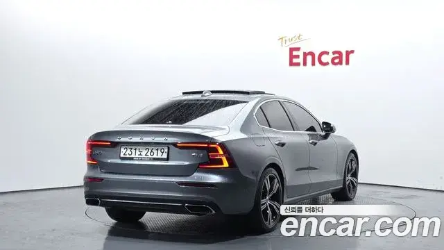 Volvo S60 2019 — ფოტო 9/20