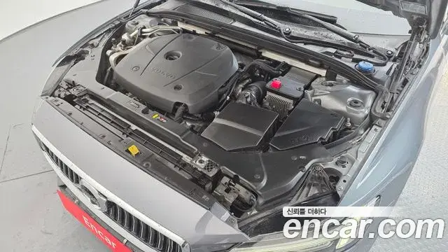 Volvo S60 2019 — ფოტო 16/20