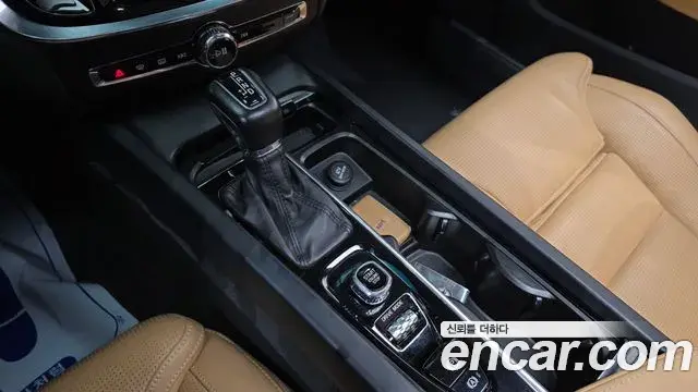 Volvo S60 2019 — ფოტო 11/20
