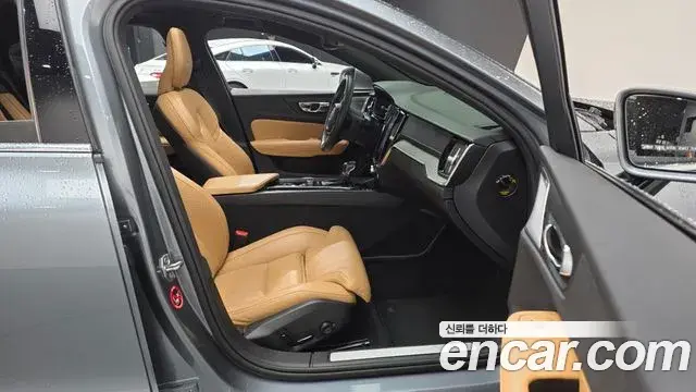 Volvo S60 2019 — ფოტო 2/20