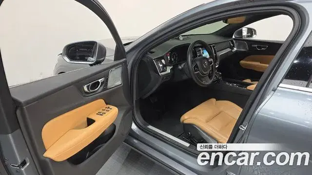 Volvo S60 2019 — ფოტო 15/20