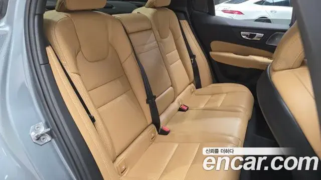 Volvo S60 2019 — ფოტო 10/20